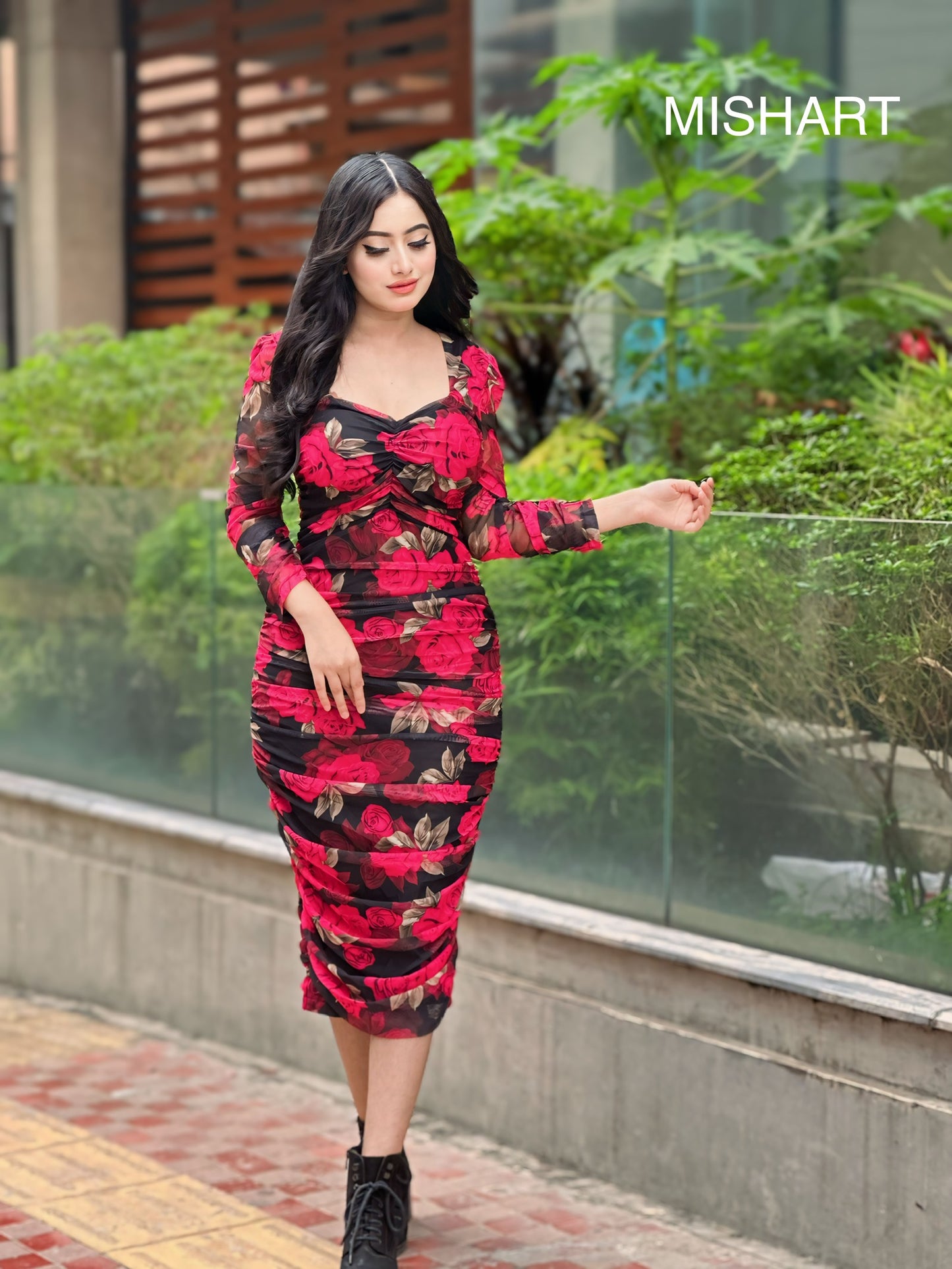 Waist-hugging rose print catwalk mid-length dress, slim and elegant mesh bodycon m6189