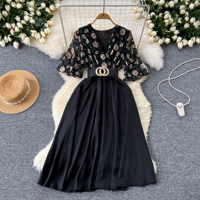 light and mature style V-neck, trumpet sleeves dress