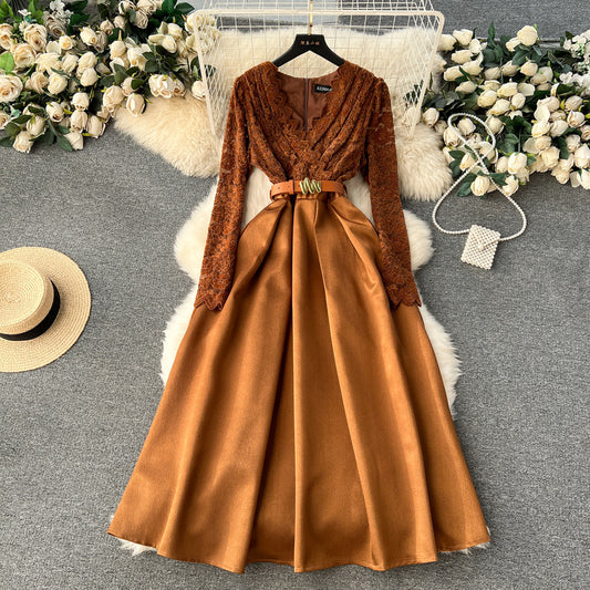 Exclusive High-end scheming lace, wavy edge, V-neck, long-sleeved dress